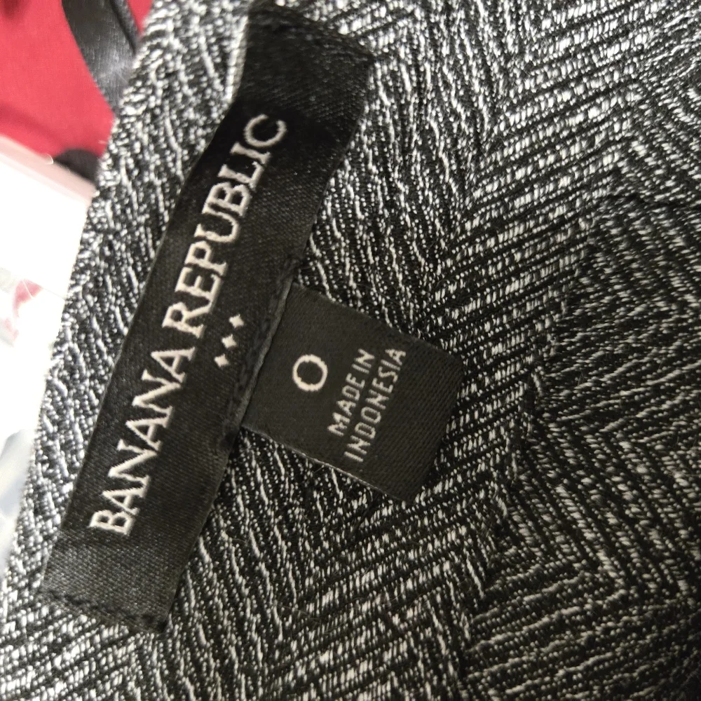 Banana Republic Gray Herringbone pencil skirt size 0